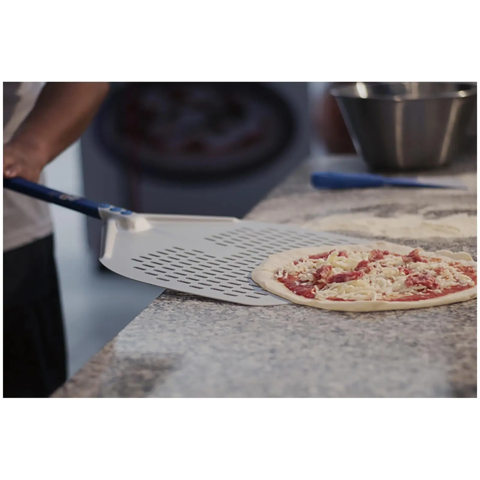 Pizzaschaufel - 36 x 36 cm - perforiert - Griff: 60 cm - Aluminium (eloxiert)